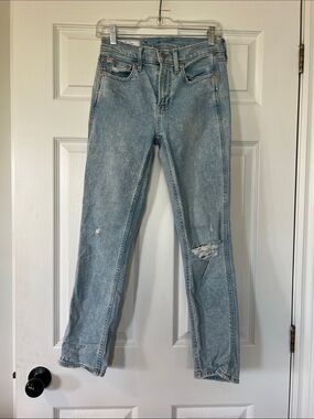 GAP Light Wash Skinny Jeans with Distressed Knee